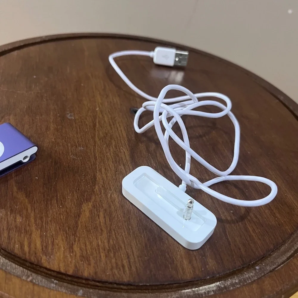 Apple iPod Shuffle 2nd Gen 1GB Purple Vtg MP3 Player MB233LL/A Y2K Retro Tech - Picture 5 of 5